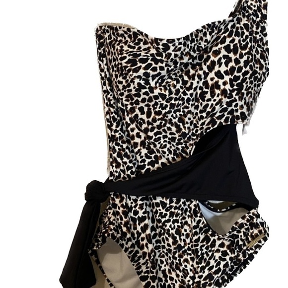 Vince Camuto Animal Print Plunging Belted One Piece Swimsuit Swimwear 10 New - Picture 2 of 4